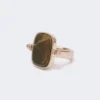 Bague en métal et résine, marron foncé Bague en métal et résine, marron foncé