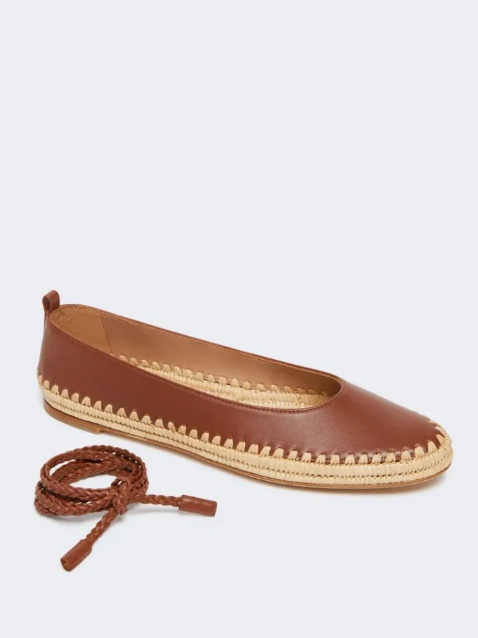 Ballerines en nappa et raphia, couleur tabac Ballerines en nappa et raphia, couleur tabac