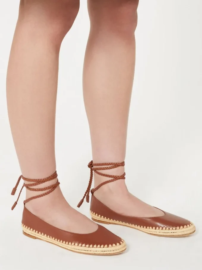 Ballerines en nappa et raphia, couleur tabac Ballerines en nappa et raphia, couleur tabac