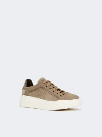 Baskets en daim, couleur boue