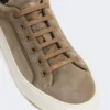Baskets en daim, couleur boue Baskets en daim, couleur boue