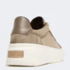 Baskets en daim, couleur boue Baskets en daim, couleur boue