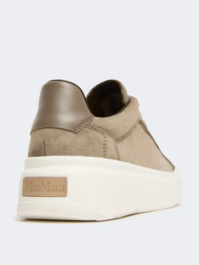 Baskets en daim, couleur boue Baskets en daim, couleur boue