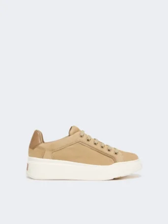 Baskets en daim, couleur sable