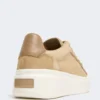 Baskets en daim, couleur sable Baskets en daim, couleur sable