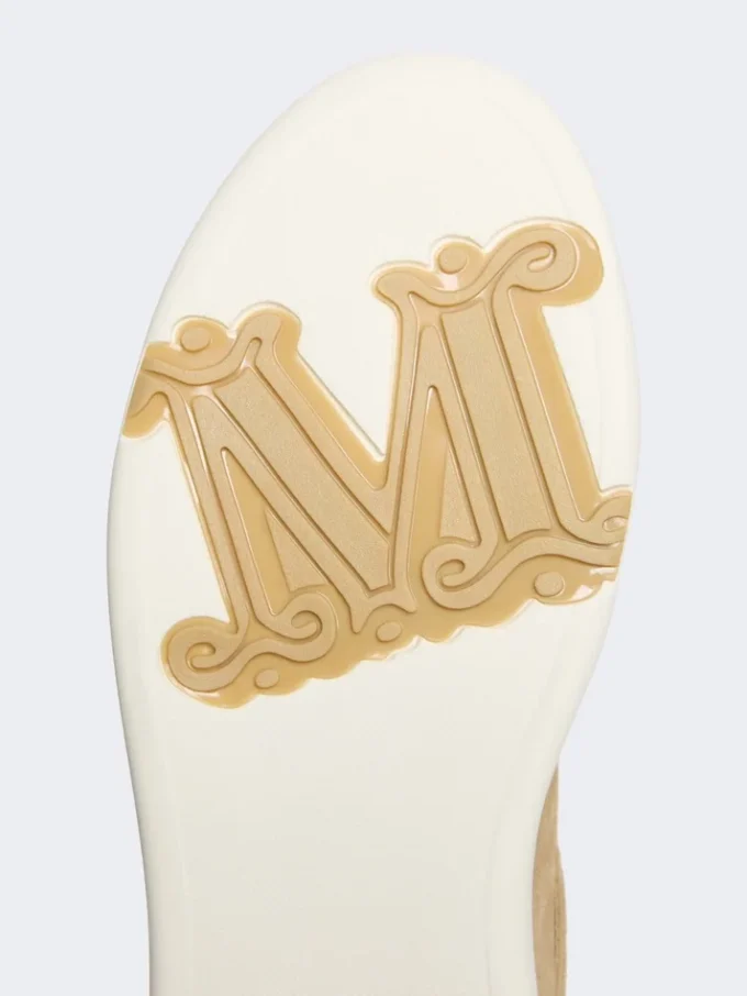 Baskets en daim, couleur sable Baskets en daim, couleur sable