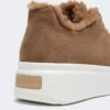 Baskets en daim et tissu teddy, couleur noisette Baskets en daim et tissu teddy, couleur noisette