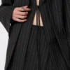 Blazer ajusté en gabardine à fines rayures, noir Blazer ajusté en gabardine à fines rayures, noir