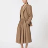 Blazer droit en laine, couleur noisette Blazer droit en laine, couleur noisette