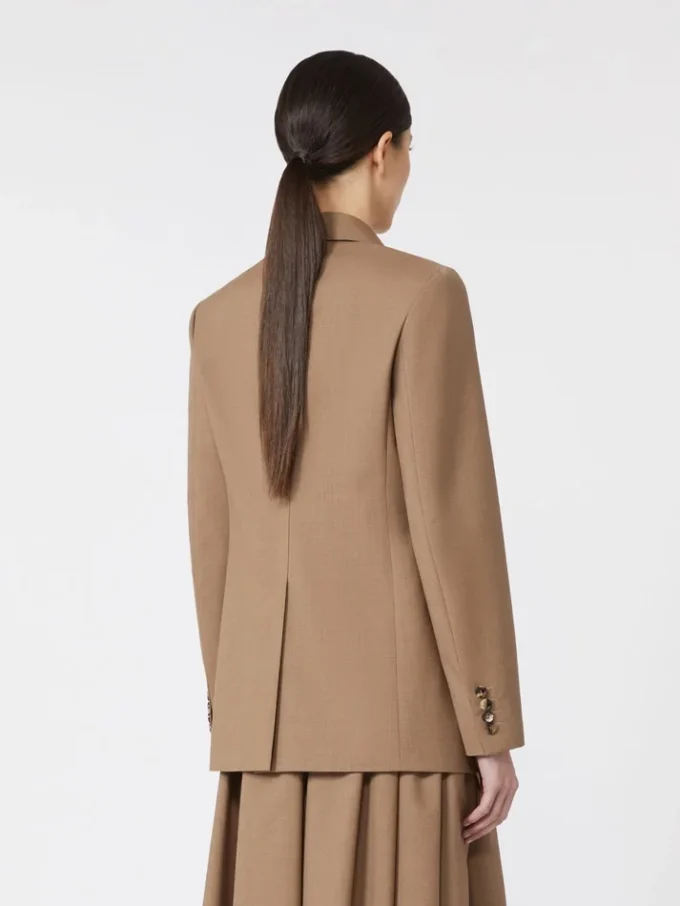Blazer droit en laine, couleur noisette Blazer droit en laine, couleur noisette
