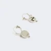Boucles d’oreilles hémisphériques en métal, argent Boucles d’oreilles hémisphériques en métal, argent