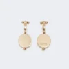 Boucles d’oreilles hémisphériques en métal, dorées Boucles d’oreilles hémisphériques en métal, dorées