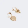 Boucles d’oreilles hémisphériques en métal, dorées Boucles d’oreilles hémisphériques en métal, dorées