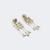 Boucles d’oreilles pendantes métalliques, argent Boucles d’oreilles pendantes métalliques, argent