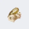 Broche en résine et verre, marron Broche en résine et verre, marron