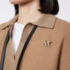 Broche monogramme ornée de cristaux, blanc optique Broche monogramme ornée de cristaux, blanc optique