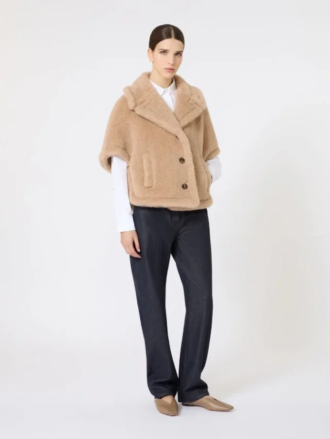 Cape ample en tissu teddy d’alpaga et de cachemire, beige Cape ample en tissu teddy d’alpaga et de cachemire, beige