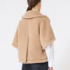 Cape ample en tissu teddy d’alpaga et de cachemire, beige Cape ample en tissu teddy d’alpaga et de cachemire, beige