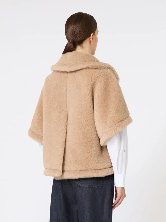 Cape ample en tissu teddy d’alpaga et de cachemire, beige Cape ample en tissu teddy d’alpaga et de cachemire, beige