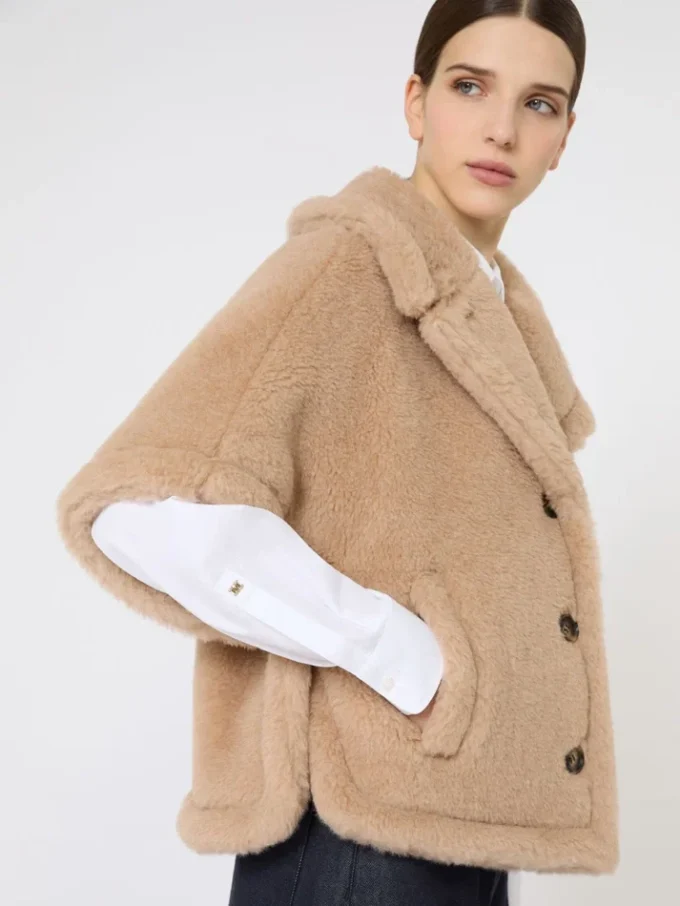 Cape ample en tissu teddy d’alpaga et de cachemire, beige Cape ample en tissu teddy d’alpaga et de cachemire, beige