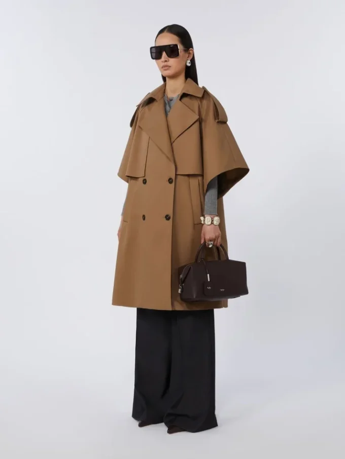 Cape en gabardine hydrofuge, style colonial Cape en gabardine hydrofuge, style colonial