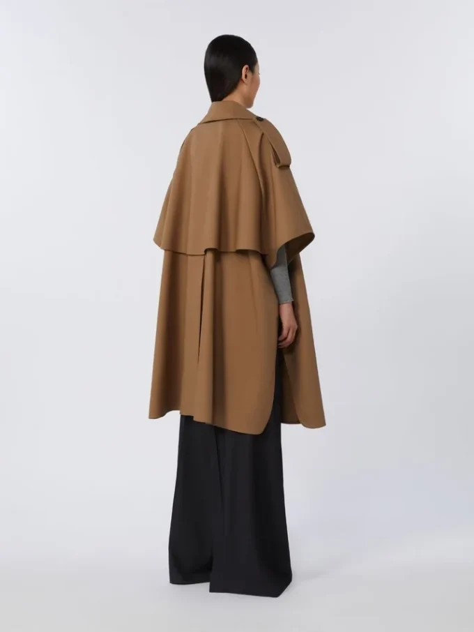 Cape en gabardine hydrofuge, style colonial Cape en gabardine hydrofuge, style colonial