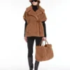 Cape en tissu Teddy, couleur camel Cape en tissu Teddy, couleur camel