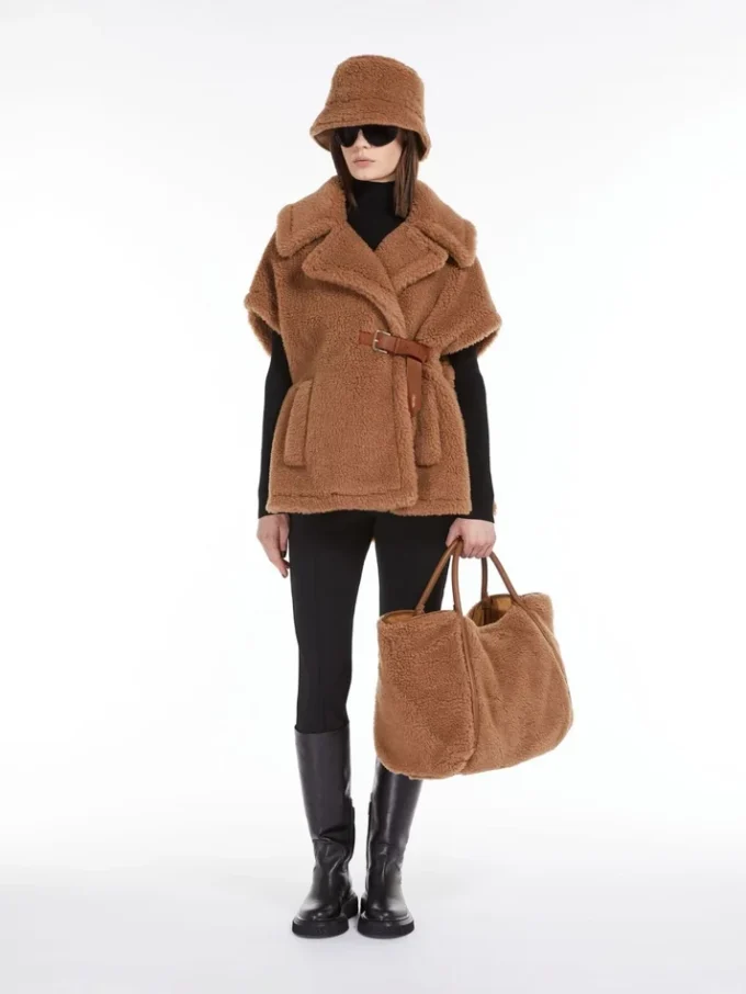 Cape en tissu Teddy, couleur camel Cape en tissu Teddy, couleur camel
