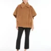 Cape en tissu Teddy, couleur camel Cape en tissu Teddy, couleur camel