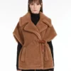 Cape en tissu Teddy, couleur camel Cape en tissu Teddy, couleur camel