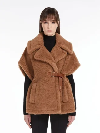 Cape en tissu Teddy, couleur camel Cape en tissu Teddy, couleur camel