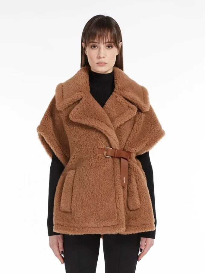 Cape en tissu Teddy, couleur camel Cape en tissu Teddy, couleur camel