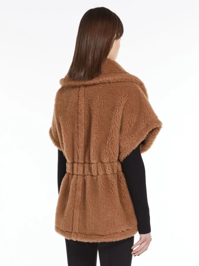 Cape en tissu Teddy, couleur camel Cape en tissu Teddy, couleur camel