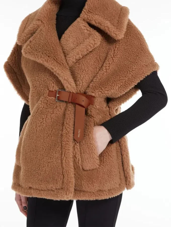 Cape en tissu Teddy, couleur camel Cape en tissu Teddy, couleur camel