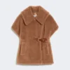Cape en tissu Teddy, couleur camel Cape en tissu Teddy, couleur camel