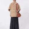 Cape en tissu teddy d’alpaga et de cachemire, beige Cape en tissu teddy d’alpaga et de cachemire, beige