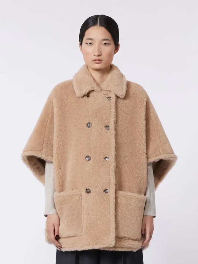 Cape en tissu teddy d’alpaga et de cachemire, beige Cape en tissu teddy d’alpaga et de cachemire, beige