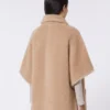 Cape en tissu teddy d’alpaga et de cachemire, beige Cape en tissu teddy d’alpaga et de cachemire, beige