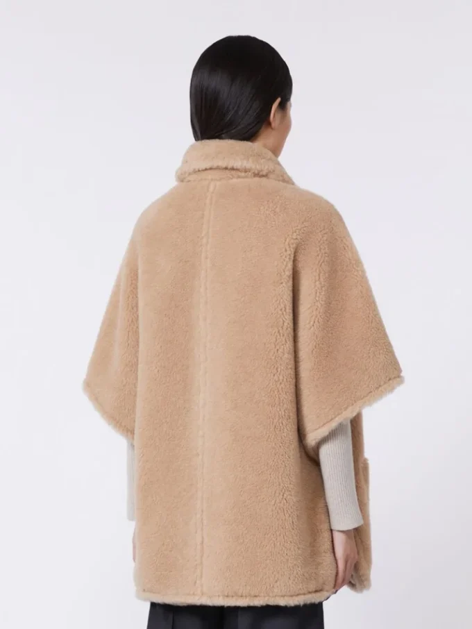 Cape en tissu teddy d’alpaga et de cachemire, beige Cape en tissu teddy d’alpaga et de cachemire, beige