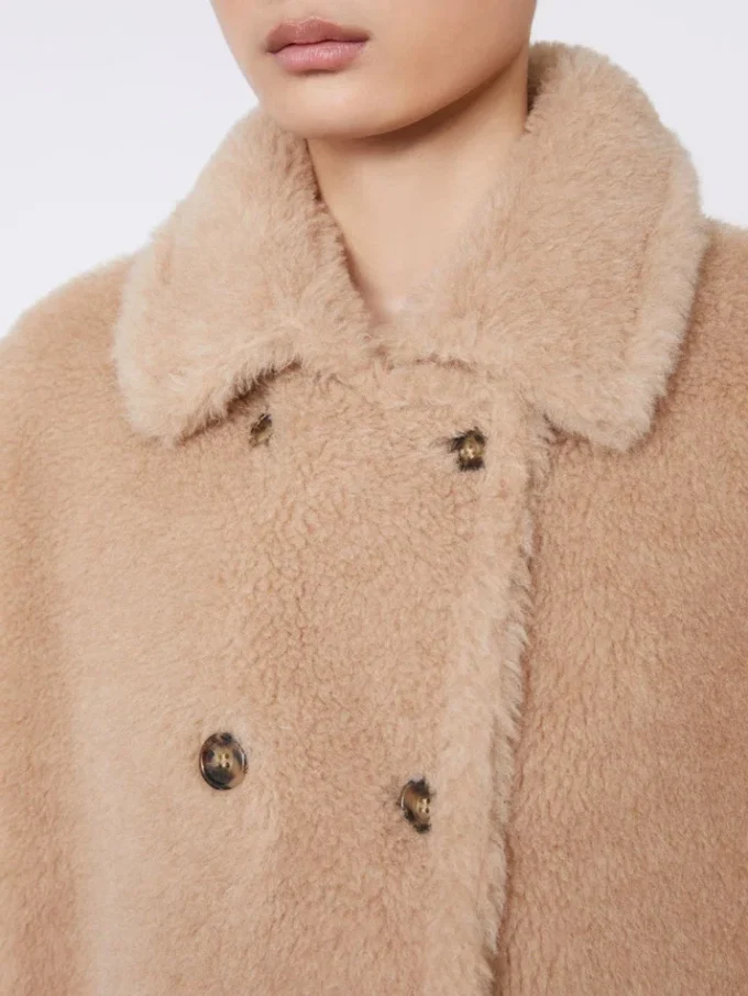 Cape en tissu teddy d’alpaga et de cachemire, beige Cape en tissu teddy d’alpaga et de cachemire, beige