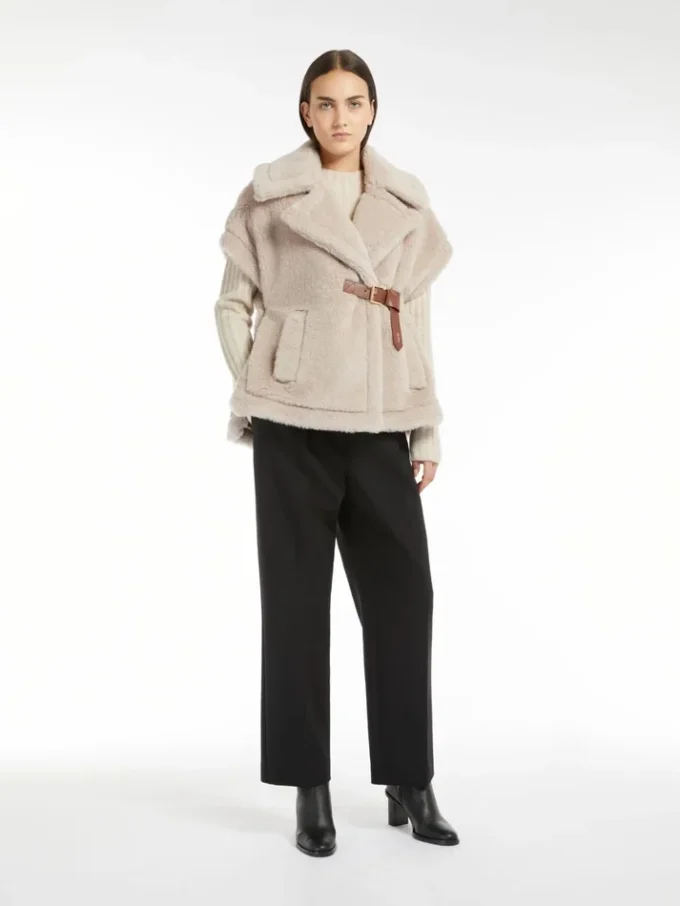 Cape en tissu teddy d’alpaga et de laine, beige Cape en tissu teddy d’alpaga et de laine, beige
