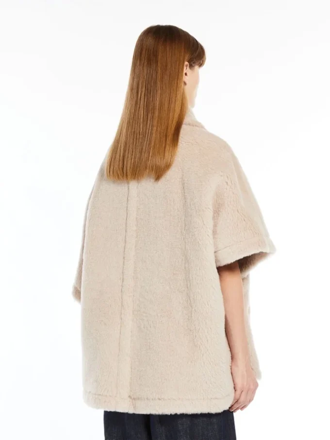 Cape en tissu teddy d’alpaga et de laine, beige Cape en tissu teddy d’alpaga et de laine, beige