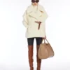 Cape en tissu teddy d’alpaga et de laine, blanc optique Cape en tissu teddy d’alpaga et de laine, blanc optique