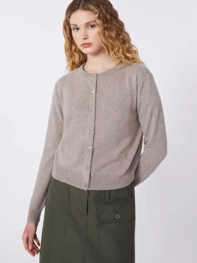 Cardigan en laine et cachemire, couleur tourterelle Cardigan en laine et cachemire, couleur tourterelle