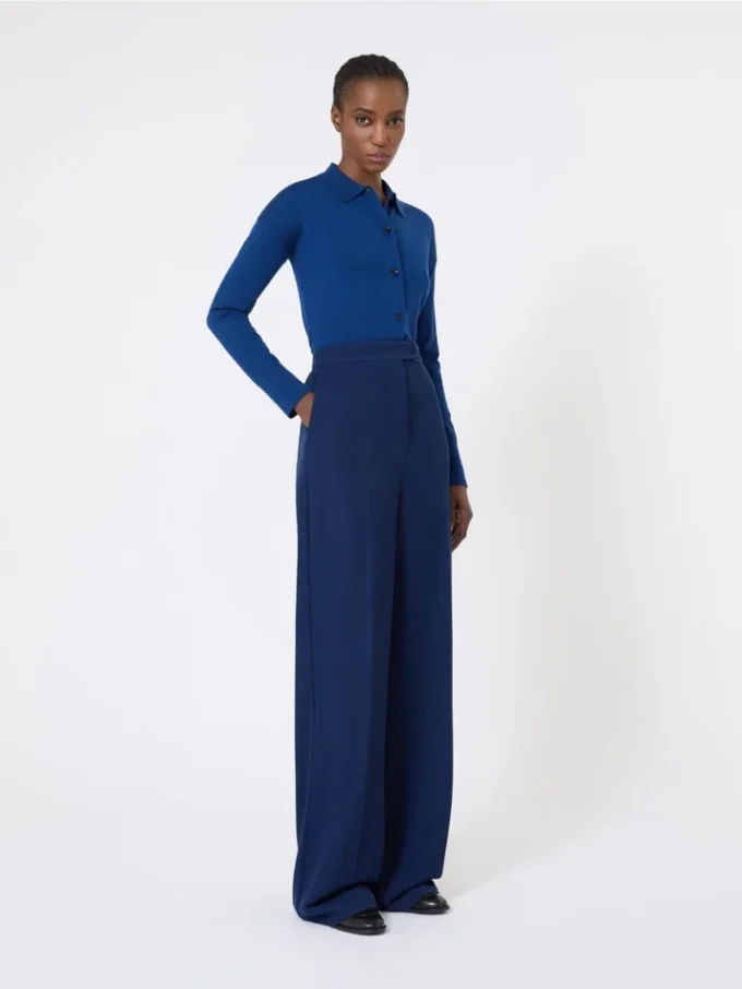 Cardigan féminin en laine, bleu de Chine Cardigan féminin en laine, bleu de Chine