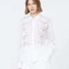 Chemise carrée en toile de ramie brodée, blanche Chemise carrée en toile de ramie brodée, blanche