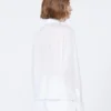 Chemise carrée en toile de ramie brodée, blanche Chemise carrée en toile de ramie brodée, blanche