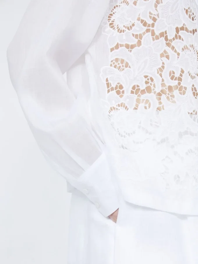 Chemise carrée en toile de ramie brodée, blanche Chemise carrée en toile de ramie brodée, blanche