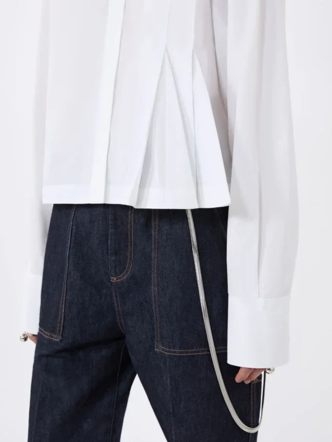Chemise courte en popeline avec plis asymétriques, blanc optique Chemise courte en popeline avec plis asymétriques, blanc optique