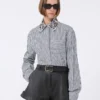 Chemise courte en popeline rayée, noire Chemise courte en popeline rayée, noire